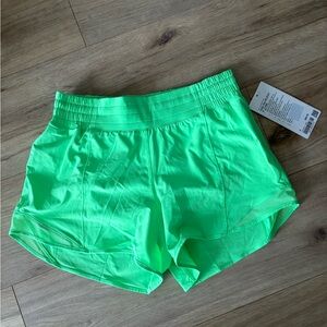 NWT Hotty Hot High Rise Lined Short 4” in Pistaschio Size 8